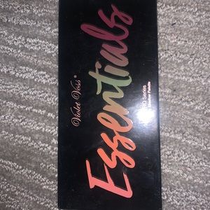 Essential Eyeshadow Pallet